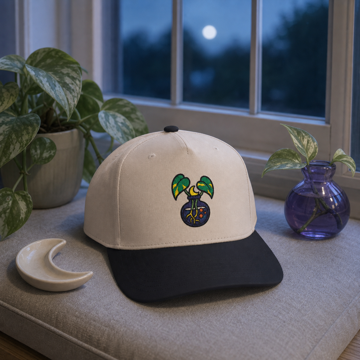 Witch's Pothos Cuttings embroidered hat in Black / Natural
